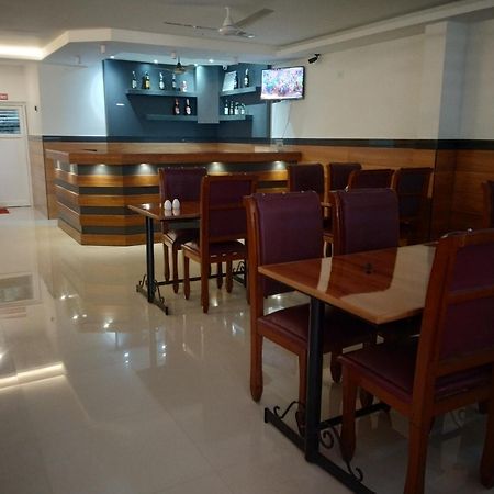 Hotel Priya Chengannur Luaran gambar