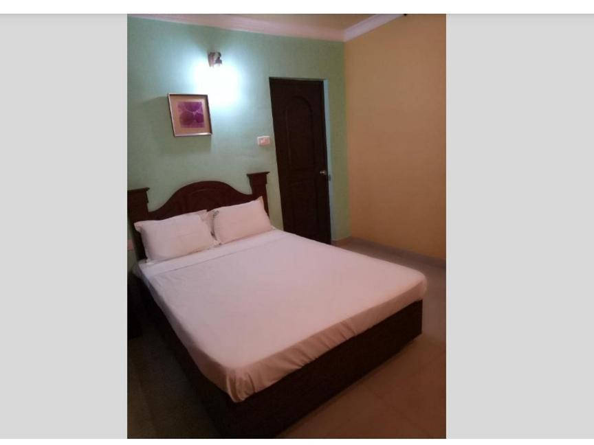 Hotel Priya Chengannur Luaran gambar