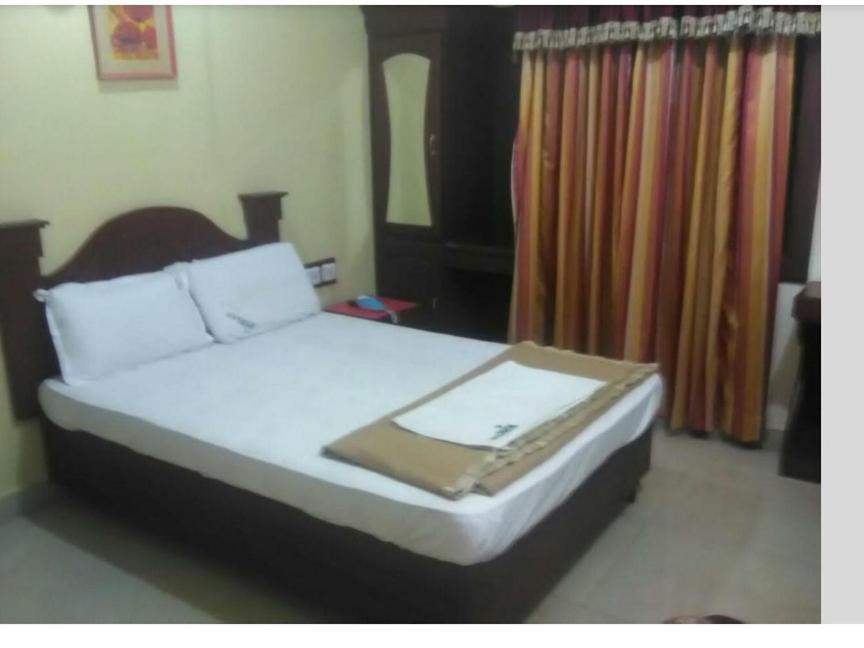 Hotel Priya Chengannur Luaran gambar