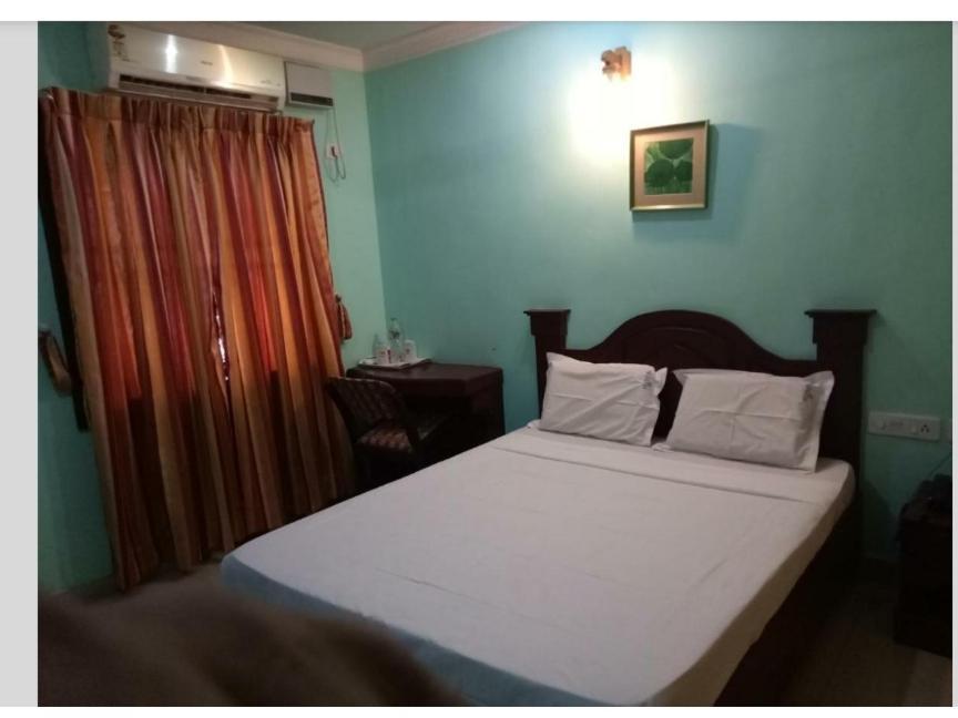Hotel Priya Chengannur Luaran gambar