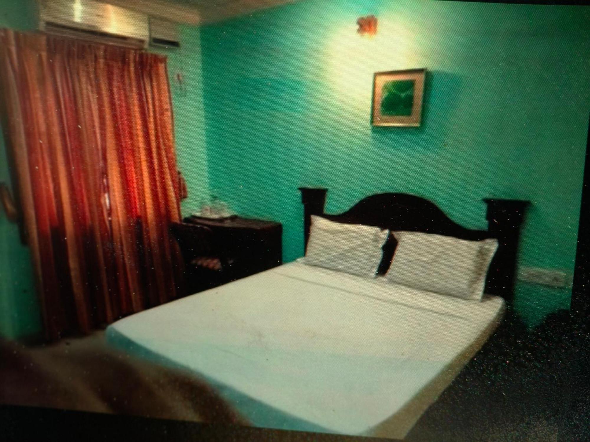Hotel Priya Chengannur Luaran gambar